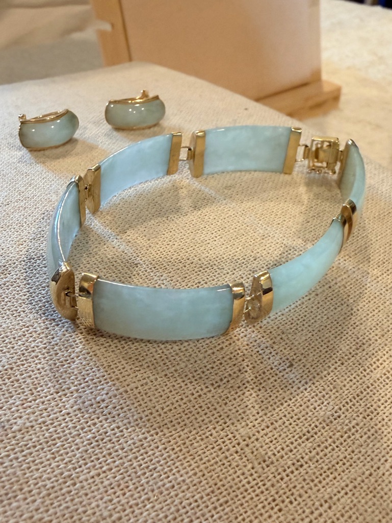 14k Gold Vintage Chinese Symbol Clasp Green Jade Stone Bracelet & Earrings
